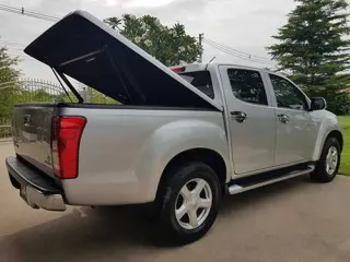 Isuzu D-Max สีเงิน มุมหลัง