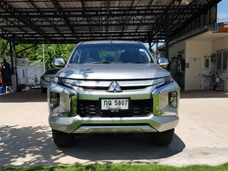 Mitsubishi Triton สีเงิน ด้านหน้า