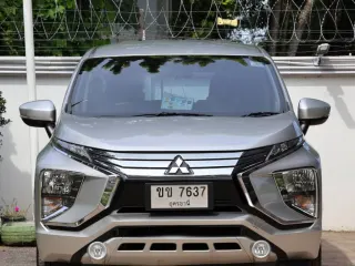 Mitsubishi Xpander สีเงิน ด้านหน้า