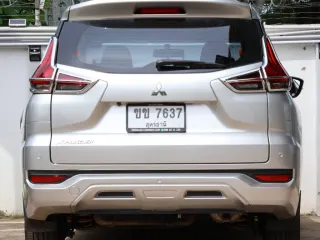 Mitsubishi Xpander สีเงิน ด้านหลัง