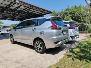 Mitsubishi Xpander สีเงิน มุมหลัง