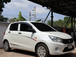 Suzuki Celerio สีขาว มุมข้างและหลัง