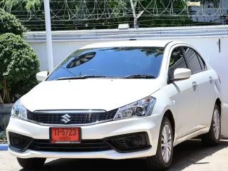 Suzuki Ciaz สีขาว มุมหน้า
