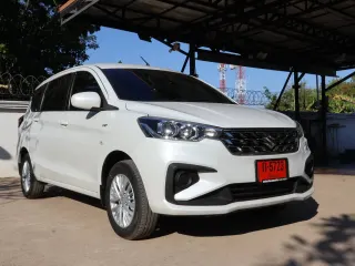 Suzuki Ertiga Hybrid สีขาว มุมหน้า