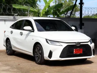 Toyota Ativ (รุ่นใหม่) สีขาว มุมหน้า