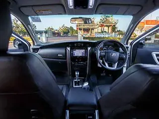 ห้องโดยสาร Toyota Fortuner มองจากเบาะหลัง