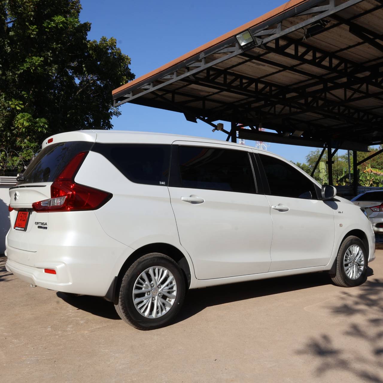 Suzuki Ertiga Hybrid 2025 มุมมองด้านหน้า