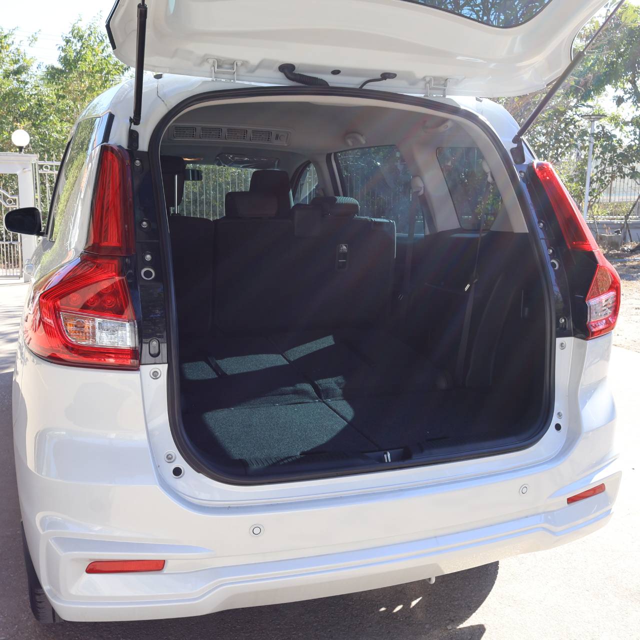 Suzuki Ertiga Hybrid 2025 มุมด้านข้าง